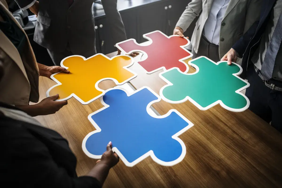 Business professionals connecting puzzle pieces representing how quality backlinks build SEO authority